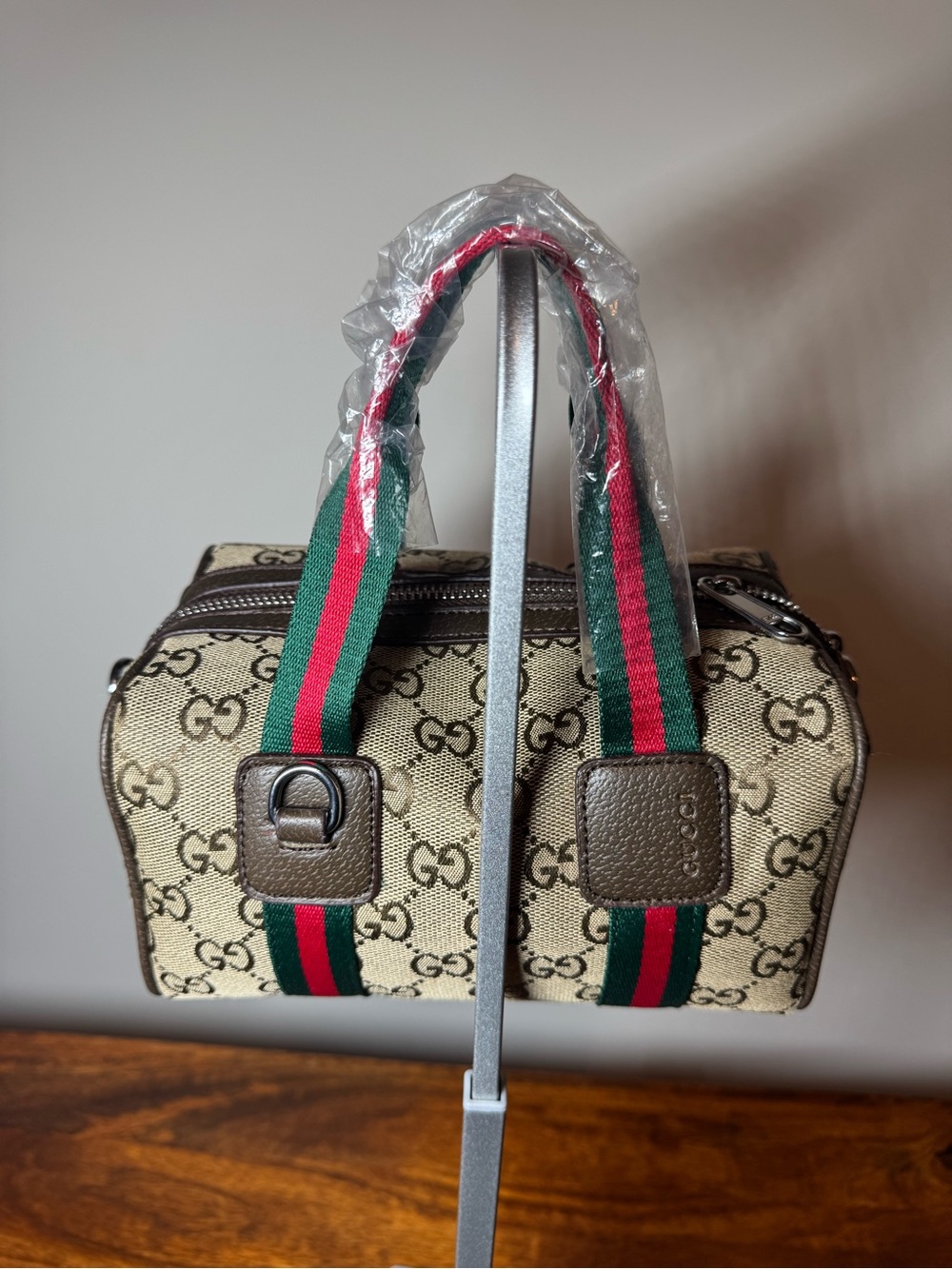 Mini Bag with Green-Red Straps; No Brand - Picture 5 of 11